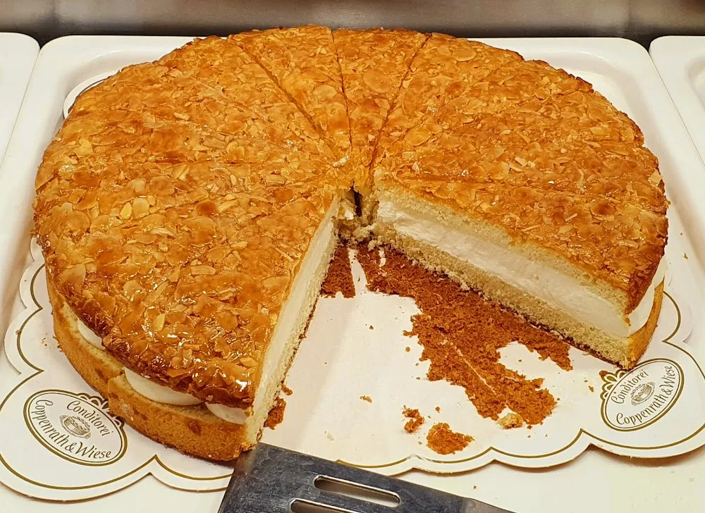 Gâteau Aux Amandes Et À la Crème